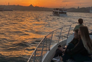 Istanbul: Sunset or Day Small-Group Yacht Cruise with Snacks