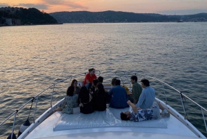 Istanbul: Sunset or Day Small-Group Yacht Cruise with Snacks