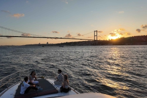 Istanbul: Small Group Yacht Tour with Unlimited Wine