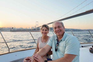 Istanbul: Small Group Yacht Tour with Unlimited Wine