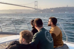 Istanbul: Small Group Yacht Tour with Unlimited Wine