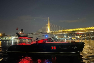 Sunset Bosphorus Yacht Tour with Golden Horn View