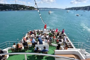Istanbul: Daytime or Sunset Sightseeing Cruise & Audio Guide