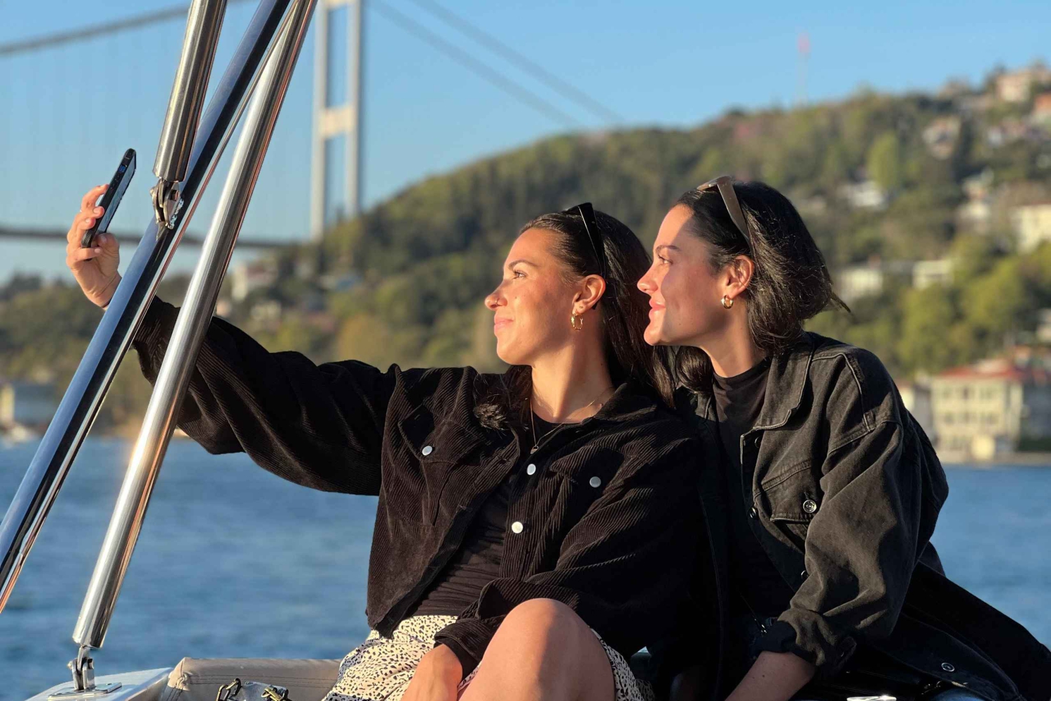 Istanbul: Sunset Yacht Cruise on the Bosphorus with Transfer