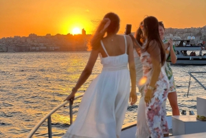 Istanbul: Sunset Yacht Cruise on the Bosphorus with Transfer