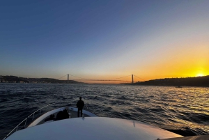 Istanbul: Sunset Yacht Cruise on the Bosphorus with Transfer