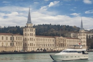 Istanbul: Sunset Yacht Cruise on the Bosphorus with Transfer