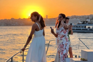 Istanbul: Sunset Yacht Cruise on the Bosphorus with Transfer