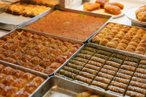 Istanbul: Taste of Two Continents Food Tour