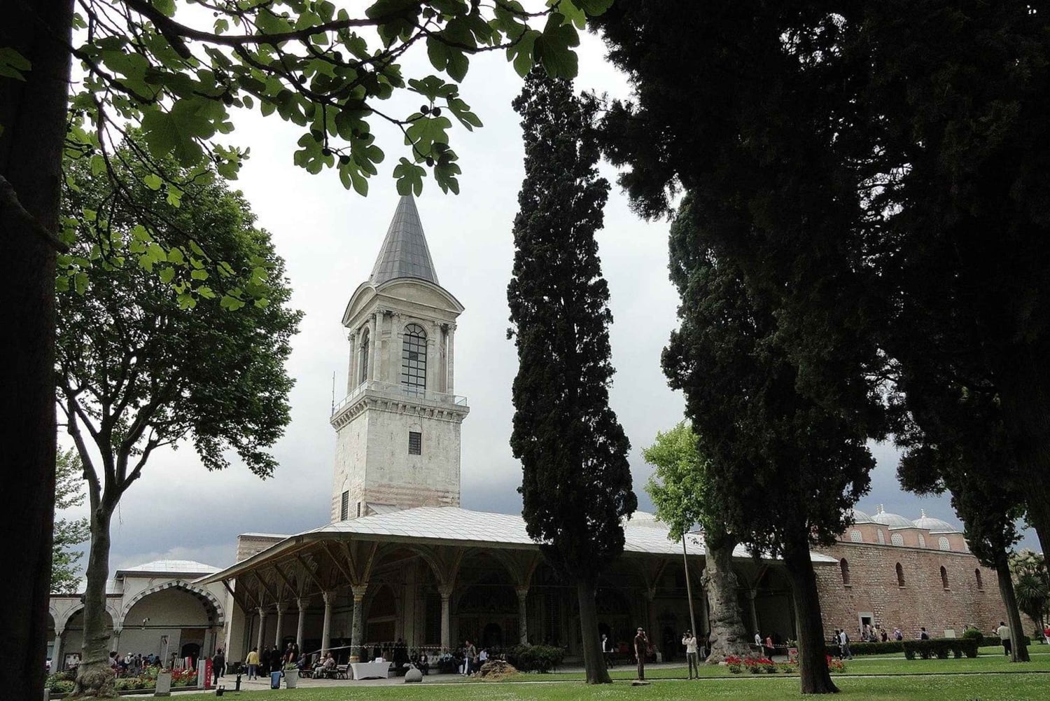 Istanbul: Topkapi Palace & Dolmabahce Palace Combo Ticket