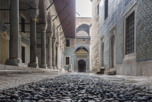 Istanbul: Topkapi Palace Guided Tour