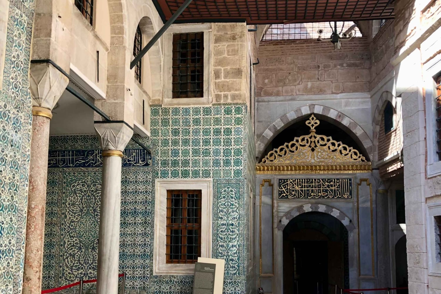 Istanbul: Topkapi Palace & Harem Skip-the-Line Tour Guide