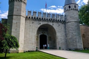 Istanbul: Topkapi Palace & Harem Skip-the-Line Tour Guide