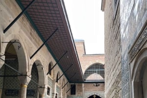 Istanbul: Topkapi Palace & Harem Skip-the-Line Tour Guide