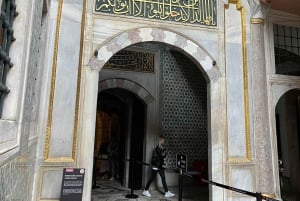 Istanbul: Topkapi Palace & Harem Skip-the-Line Tour Guide