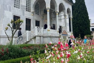 Istanbul: Topkapi Palace & Harem Skip-the-Line Tour Guide