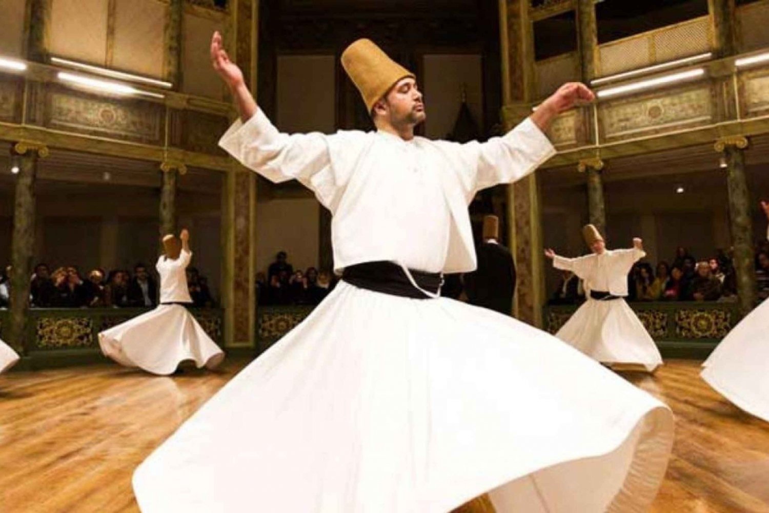 Istanbul: Traditional Turkish Dinner and Dervish Experience