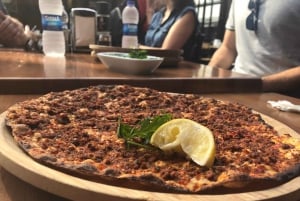 Istanbul: Kadikoy Food Tour with 12+ Delicacies Tastings