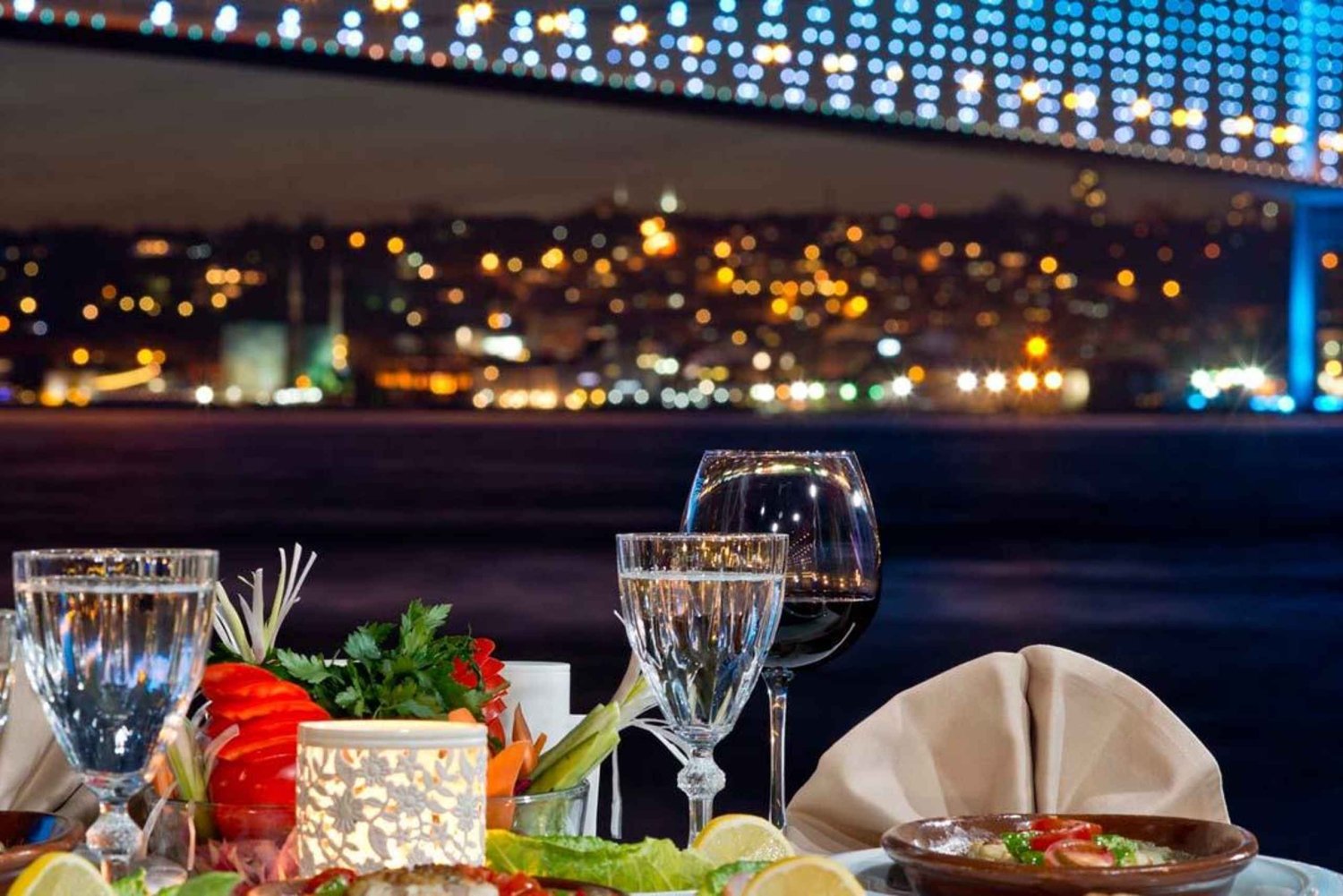 Istanbul: Unforgettable Night on the Bosphorus Dinner Cruise