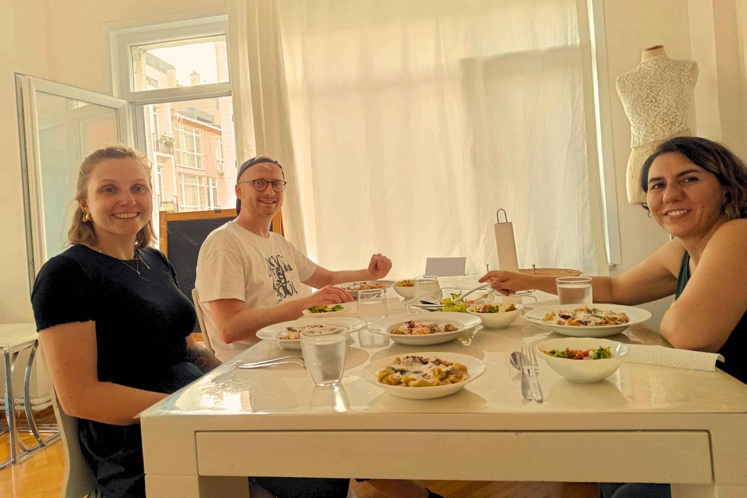 Istanbul: Vegan/Vegetarian Cooking Class with Locals at Home