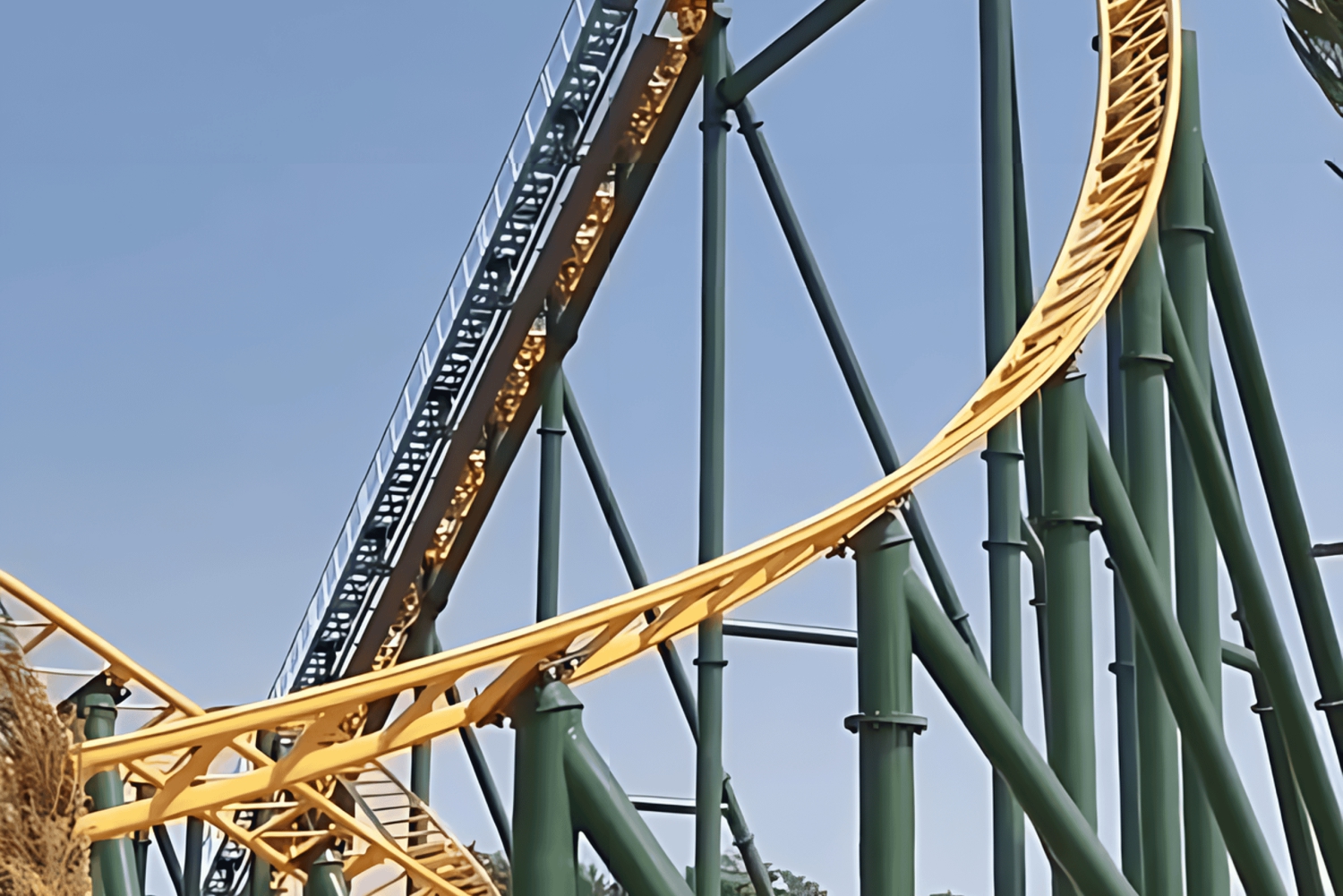 Istanbul: Vialand Lunapark Transfer w/ Optional Tour Guide