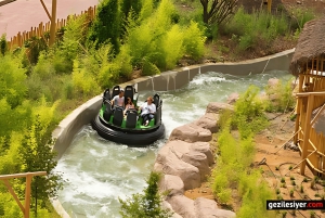 Istanbul: Vialand Lunapark Transfer w/ Optional Tour Guide