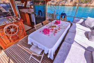 Kaş: Private Kekova Boat Tour with Lunch