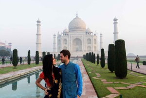 アグラ：タジ・マハルとアグラ城の優先入場チケット + オプション