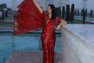 Agra: Skip the Line Taj Mahal with photographer & Dress Rent