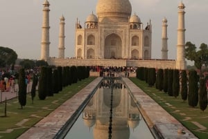 Agra: Taj Mahal-tur uten kø med leie av sari