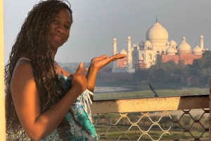 Taj Mahalin ohituskierros, Agran linnoitus ja Baby Taj