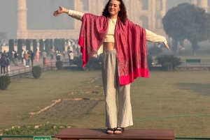 Agra: Taj Mahalin opastettu kierros valokuvaajan ja vuokrasareen kanssa