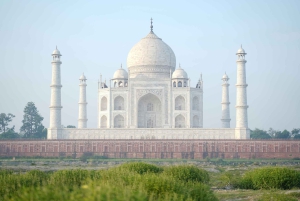 Agra: Taj Mahalin opastettu kierros valokuvaajan ja vuokrasareen kanssa