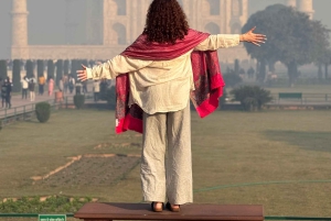 Agra: Taj Mahalin opastettu kierros valokuvaajan ja vuokrasareen kanssa