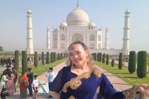Agra: Taj Mahal Guided Tour with Skip-the-Line Tickets