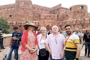 Agra: Taj Mahal Guided Tour with Skip-the-Line Tickets