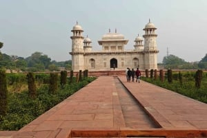 Agra : visite coupe-file du Taj Mahal et du mausolée avec options