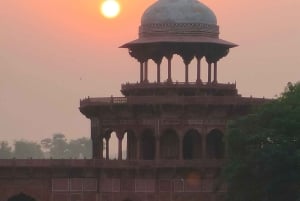 Agra: Taj Mahal-tur uten kø med leie av sari