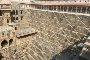 Agra to/from Jaipur with Guided Fatehpur Sikri & Abhaneri