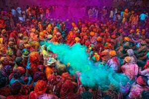 Festeggia l'Holi con la gente del posto a Jaipur