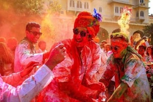 Festeggia l'Holi con la gente del posto a Jaipur