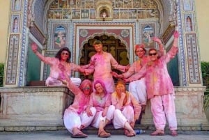 Festeggia l'Holi con la gente del posto a Jaipur
