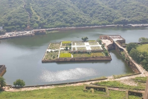 Delhi – Exklusiv dagstur till Jaipur med transfer