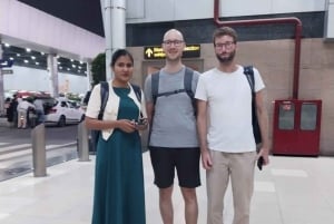 Delhiin, Jaipuriin tai Agraan: Yksityinen yksisuuntainen kuljetuspalvelu