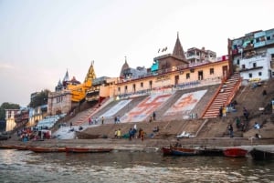 Oppdag den spirituelle essensen: Turen fra Delhi til Varanasi
