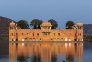 Experience Jaipur with Evening Tour by Car Including Dinner