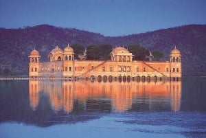 Experience Jaipur with Evening Tour by Car Including Dinner