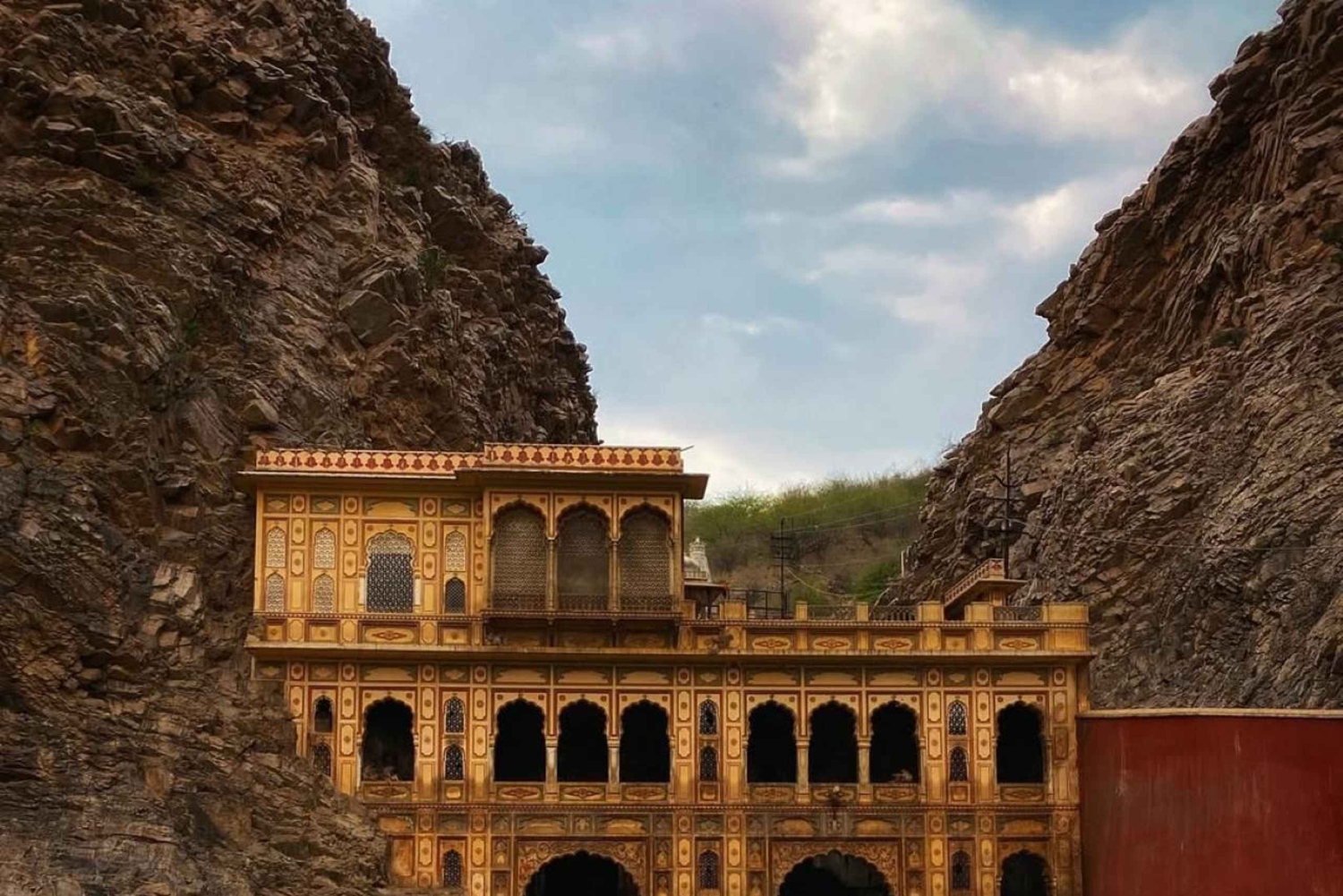 Explore Jaipur & Amber Fort – Guided Half or Full Day Tour