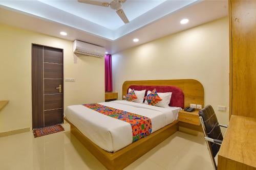 FabHotel Pink City