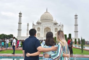 アグラ発：タージ・マハル、アグラ城、ベイビー・タージ ガイド付きツアー